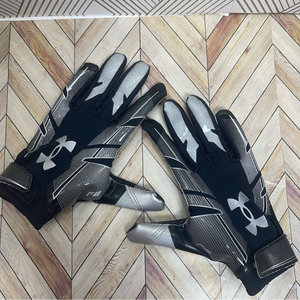 Youth Large under armor football gloves‎ S17